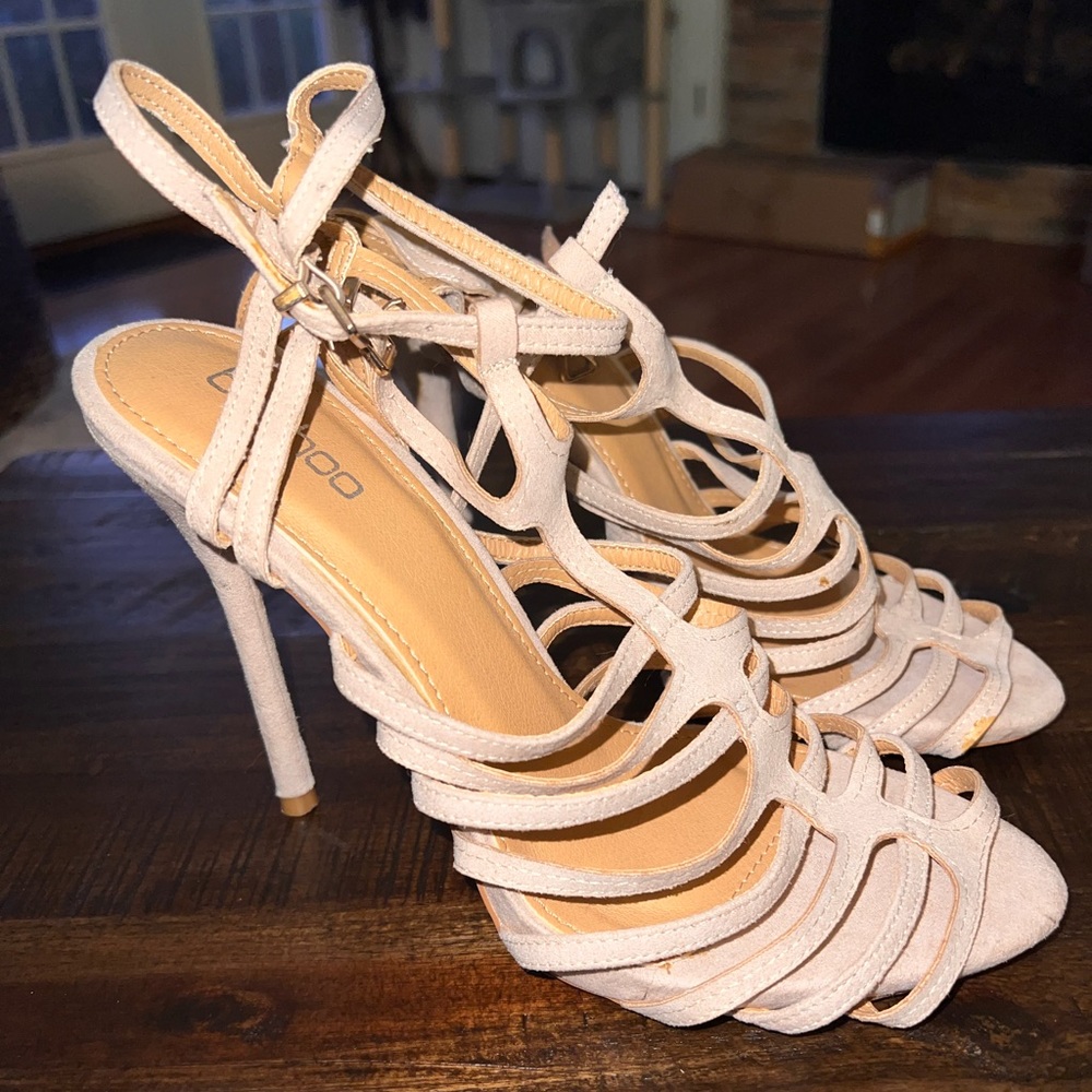 BooHoo - BRAND NEW Strappy Hees - Tan - Size 7